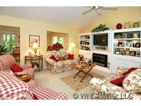 228 Crescent Drive - Photo 2