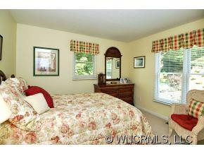 228 Crescent Drive - Photo 7