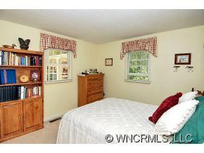 228 Crescent Drive - Photo 8