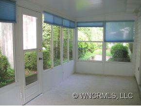 848 Sandburg Terrace - Photo 16