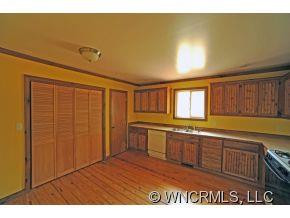 9 White Ave - Photo 2