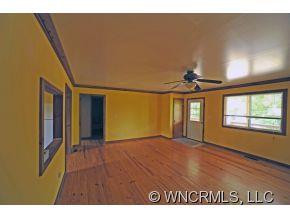 9 White Ave - Photo 4