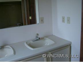 306 Queen Street - Photo 10