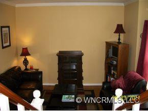 2 Williamsburg Place - Photo 4