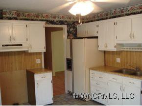 210 KELLY LANE - Photo 4