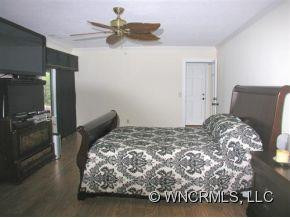 300 Roberts Drive - Photo 9