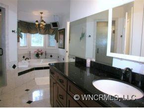 300 Roberts Drive - Photo 10