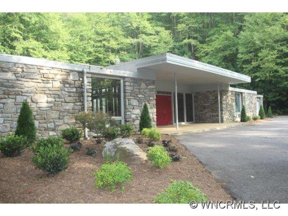 1585 Country Club Drive