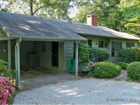 1271 Hogback Mountain Road
