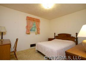 212 Skyland Drive - Photo 7
