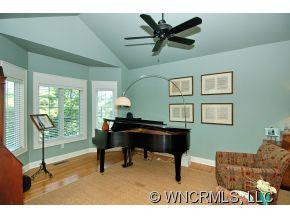 154 Lakeshore Drive - Photo 3