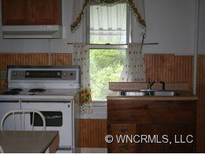 174 ACADEMY STREET - Photo 3