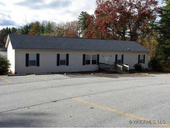 2169 Hendersonville Rd