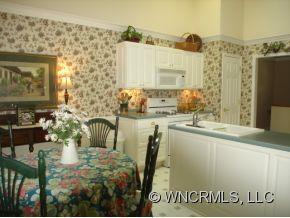 1052 SADDLEBROOK DR - Photo 4