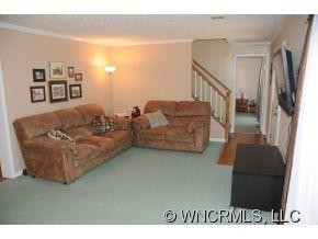 16 Columbia Circle - Photo 4