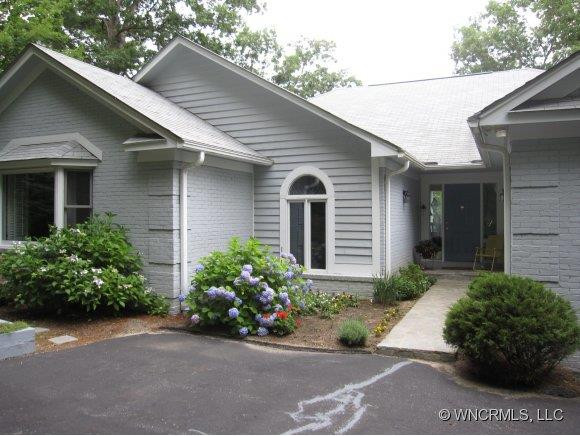 206 Glenroy Court