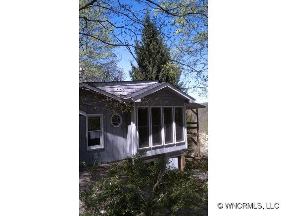 501 APPLE TREE COURT