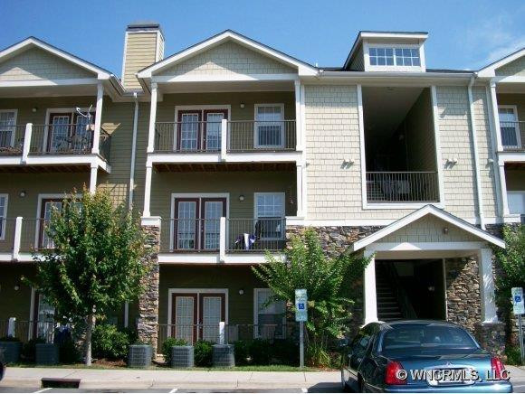700 Vista Lake Dr. #303