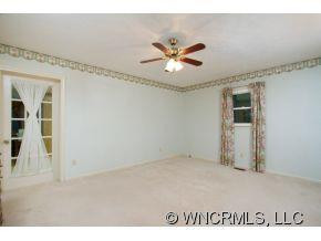 151 KENT LANE - Photo 9