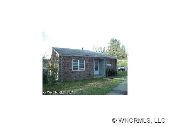 82 EASTVIEW AVE