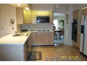 1 Governors Drive - Photo 2
