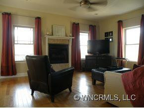 21 Lamb Ave - Photo 2