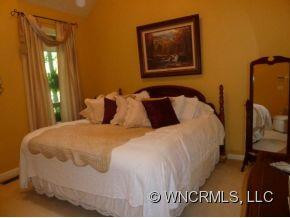543 BEARWALLOW MOUNTAIN ROAD - Photo 6