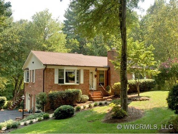 124 HAYWOOD KNOLLS DRIVE