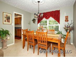124 HAYWOOD KNOLLS DRIVE - Photo 3