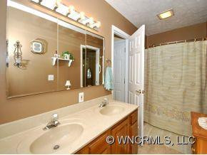 124 HAYWOOD KNOLLS DRIVE - Photo 9
