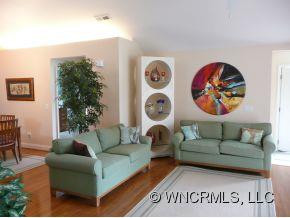  - Photo 4