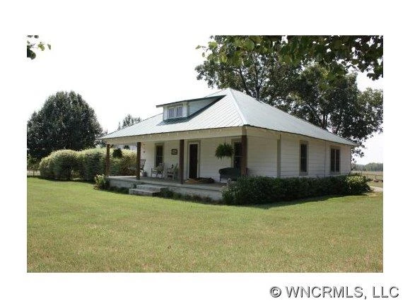 1390 Airport Road