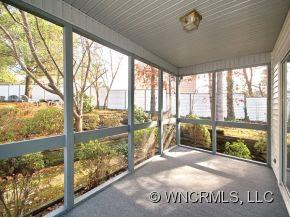 221 HAMPTON COURT - Photo 11