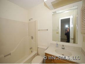 221 HAMPTON COURT - Photo 7