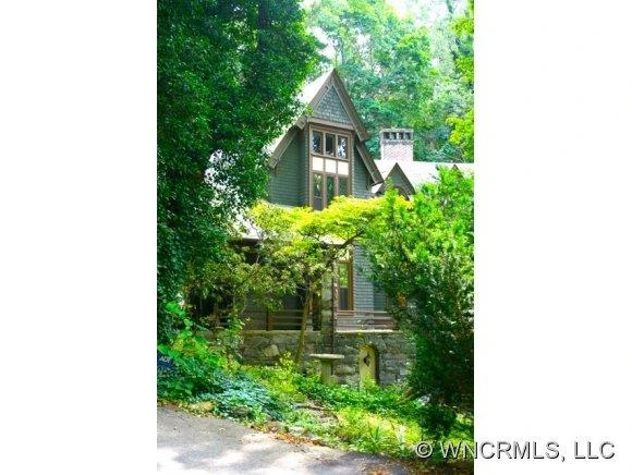18 Cherokee Road