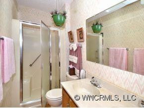 189 HAYWOOD KNOLLS DRIVE - Photo 8
