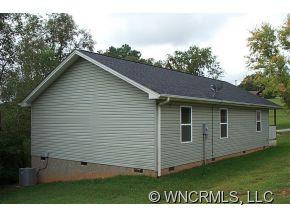 64 Moody Ave - Photo 3