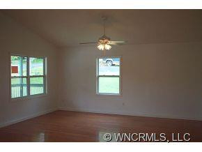 64 Moody Ave - Photo 6