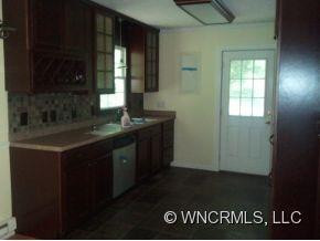 71 Hemlock St - Photo 3