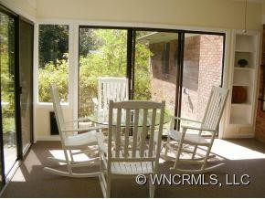 1072 Maplewood Court - Photo 2