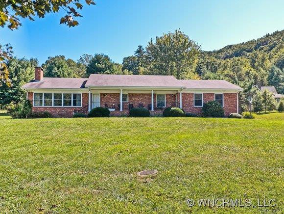 107 White Oak Circle