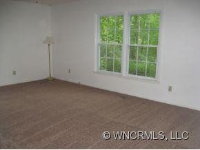 210 Oakridge Circle - Photo 3