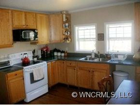 16 Central Ave W - Photo 3