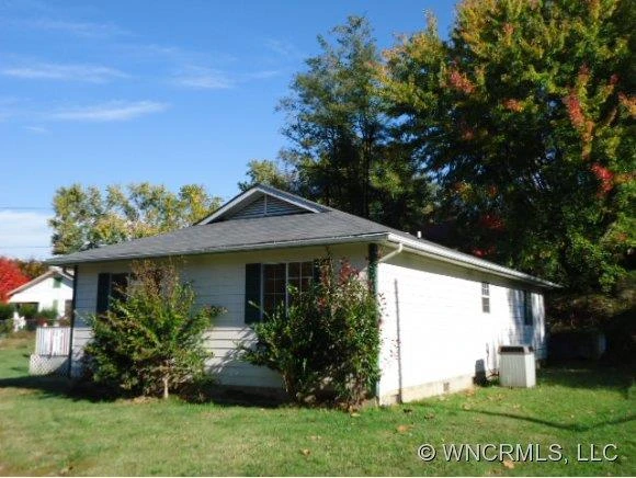12 W Lincoln Ave