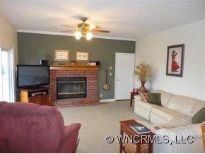 105 Bridlewood Trail - Photo 2
