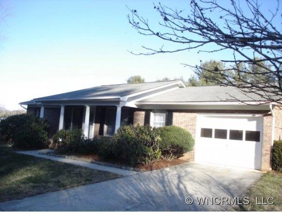 51 UNDERHILL RD