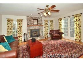 1130 New Castle Court - Photo 2