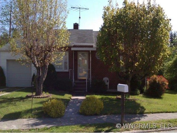 1116 HYMAN AVENUE