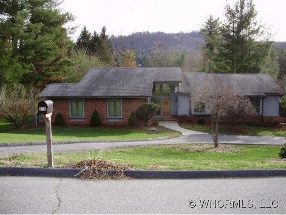 219 Hawthorn Dr