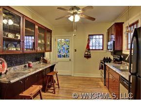 136 Charles Street - Photo 15